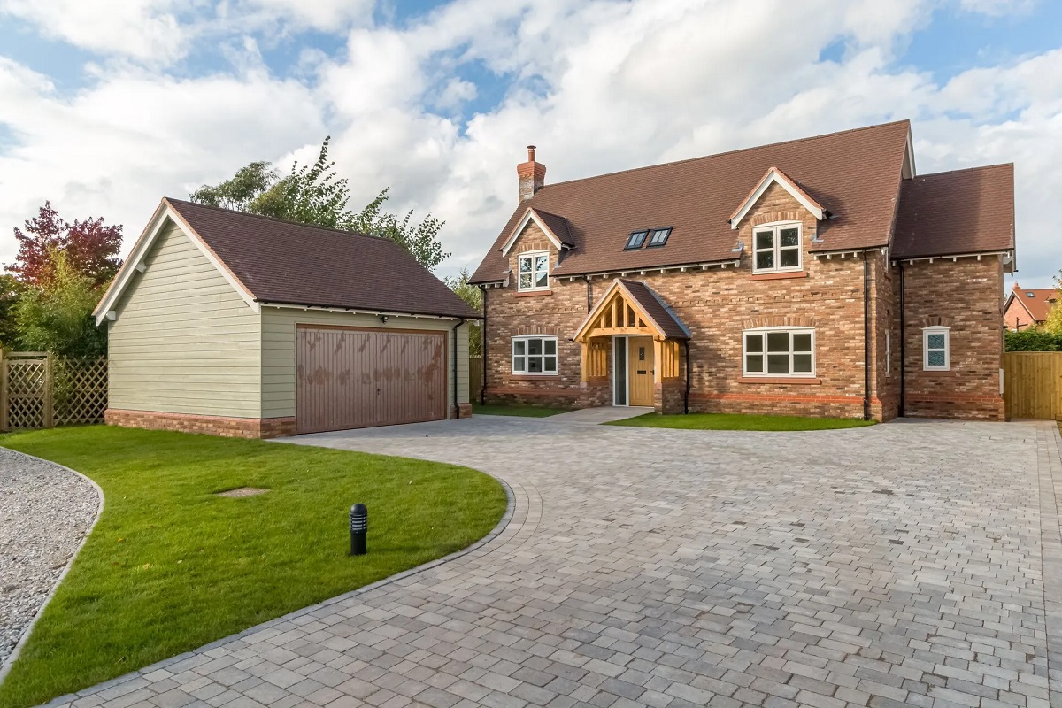 Smart Space Renovations – Professional Cleaning, Sealing, and Resin Bound Driveways in Bournemouth